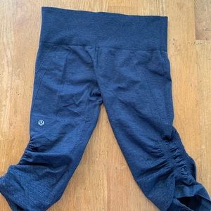 Lulu knee-cropped leggings